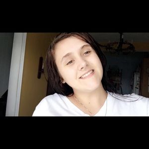 Meet your Posher, Alexia